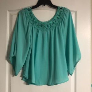 Eyeshadow mint blouse with lace details